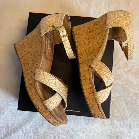12  W - TOMS Tan Cork Platform Wedge Sandal Women’s Ankle Strap Sandals - Picture 6 of 11